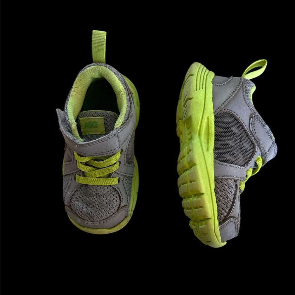 🍀Nike Gray and Green Sneakers with Velcro Strap